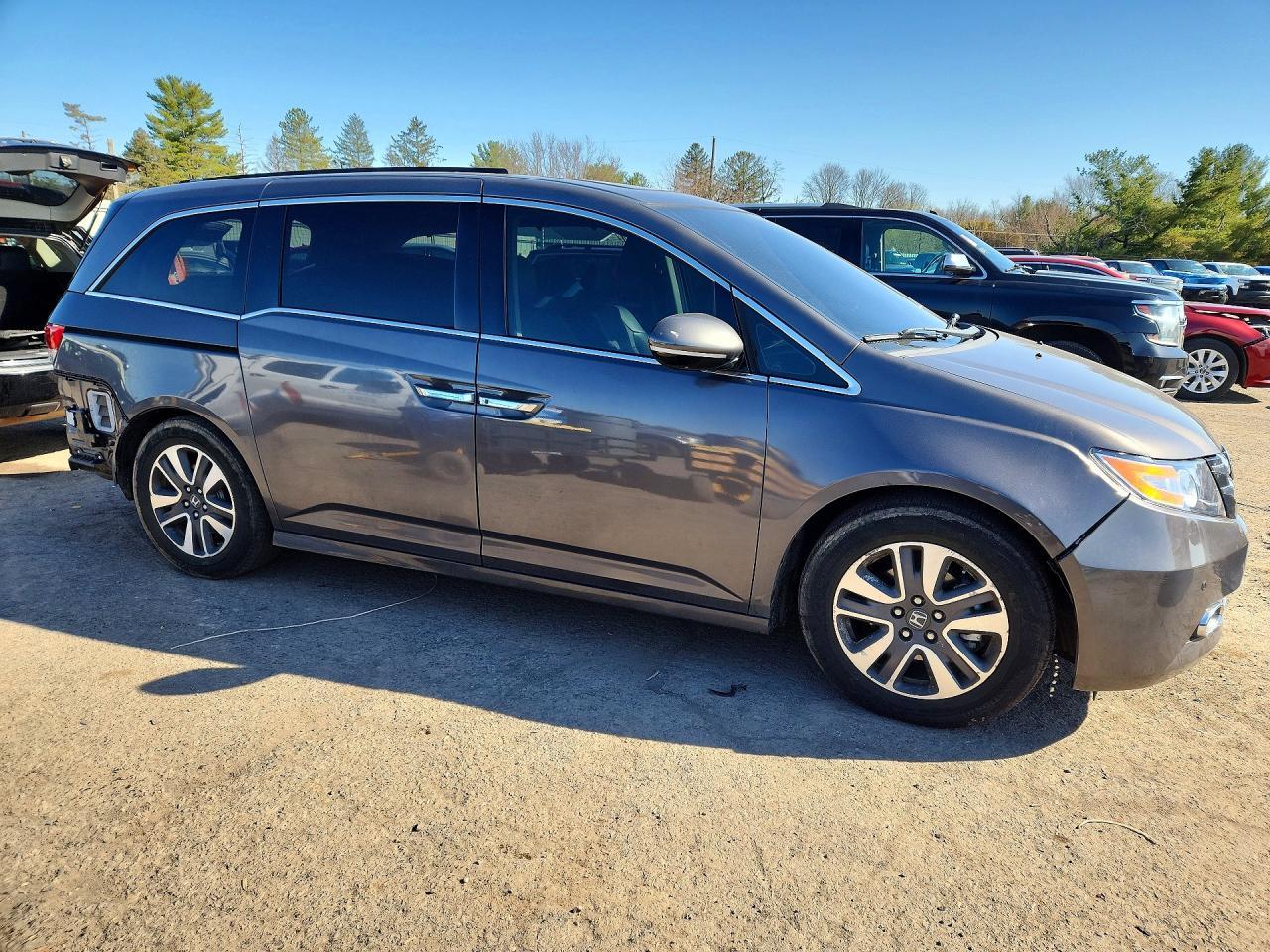 2014 Honda Odyssey Touring - zdjęcie 4