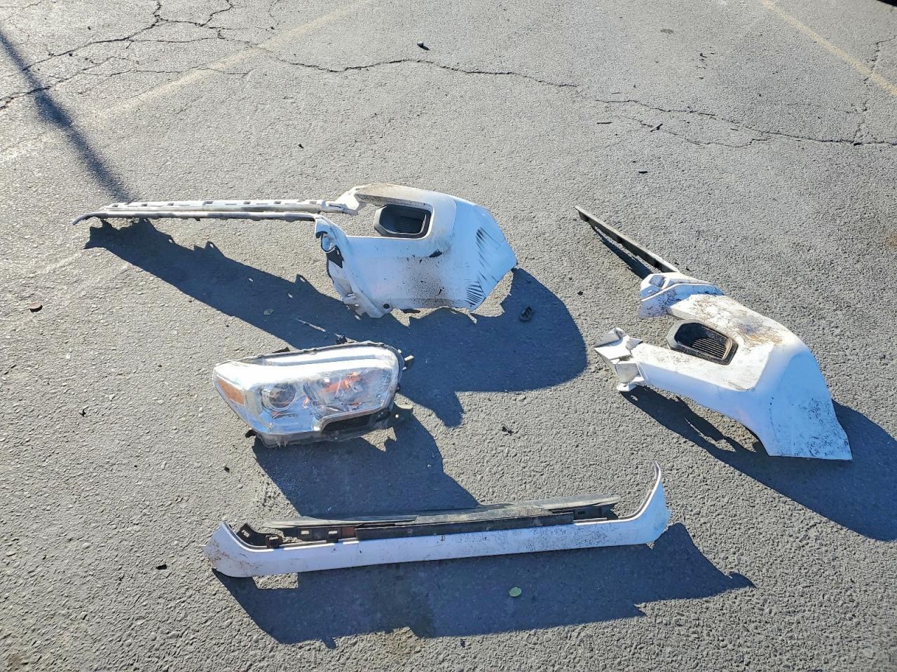 2020 Toyota Tacoma Sr V6 - zdjęcie 12