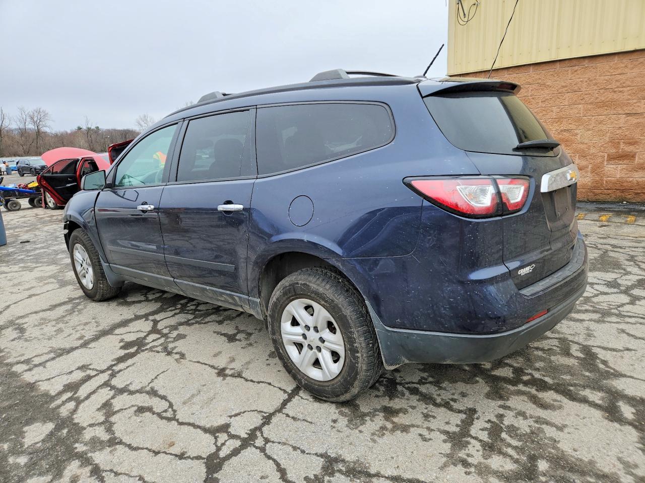 2015 Chevrolet Traverse Ls - zdjęcie 2