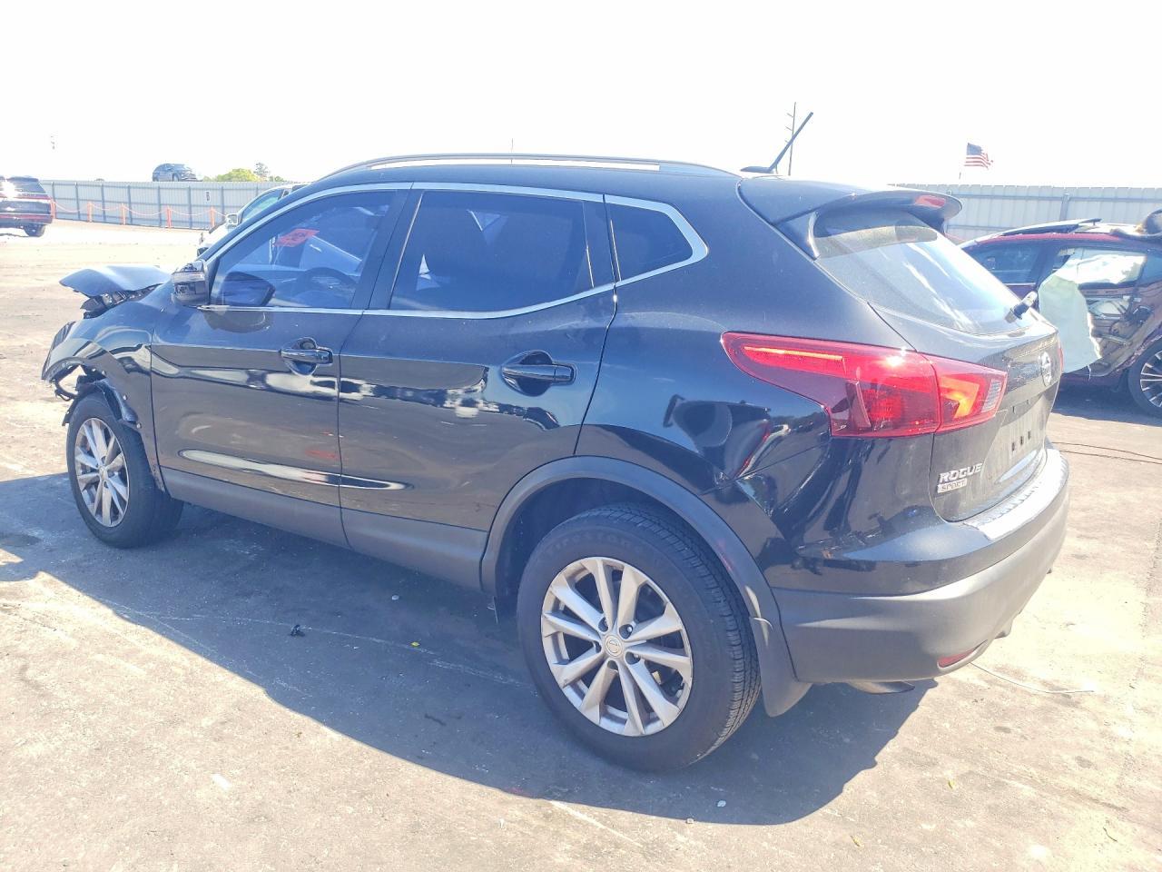 2017 Nissan Rogue Sport Sv - zdjęcie 2