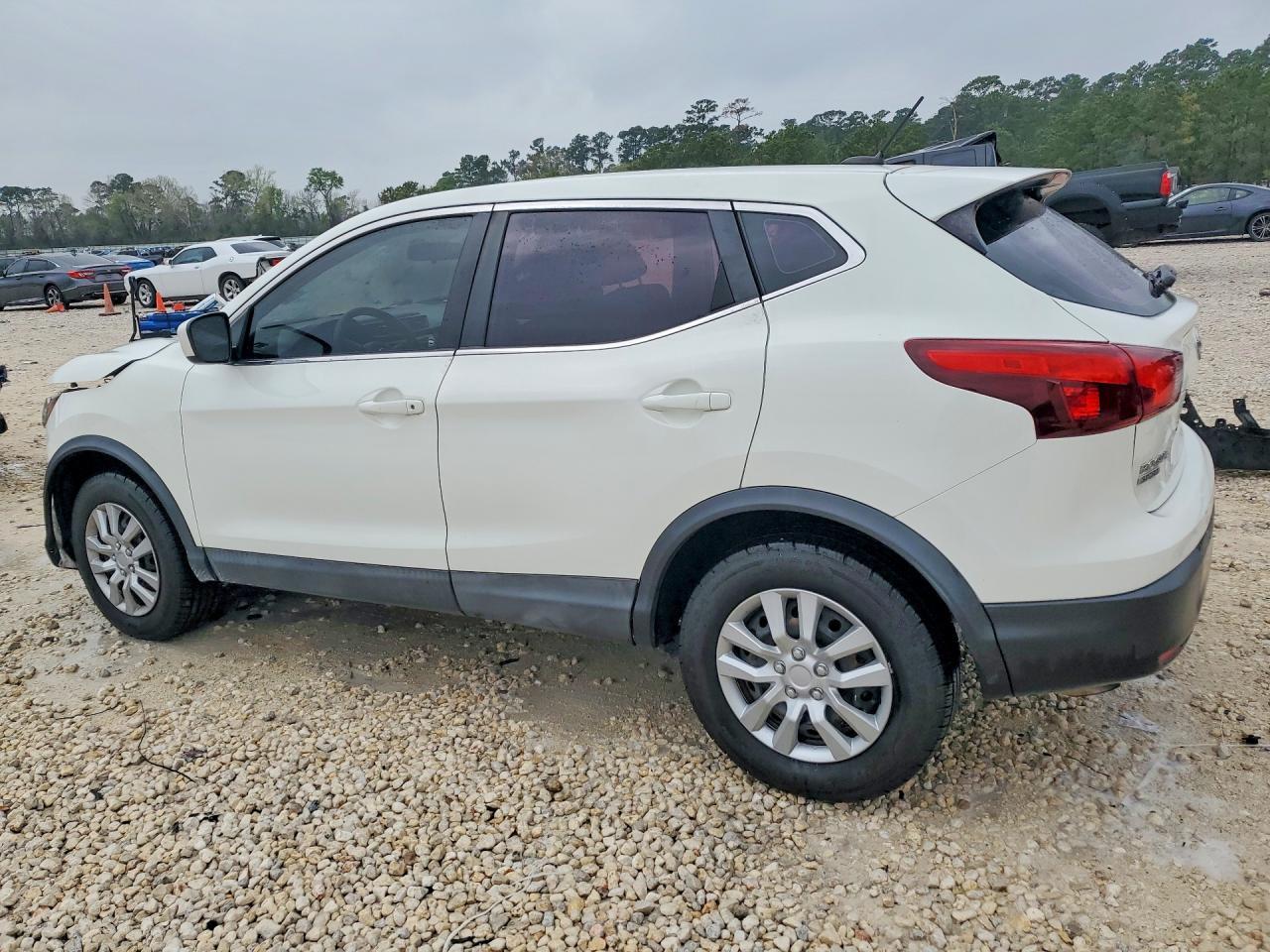 2018 Nissan Rogue Sport S - zdjęcie 2