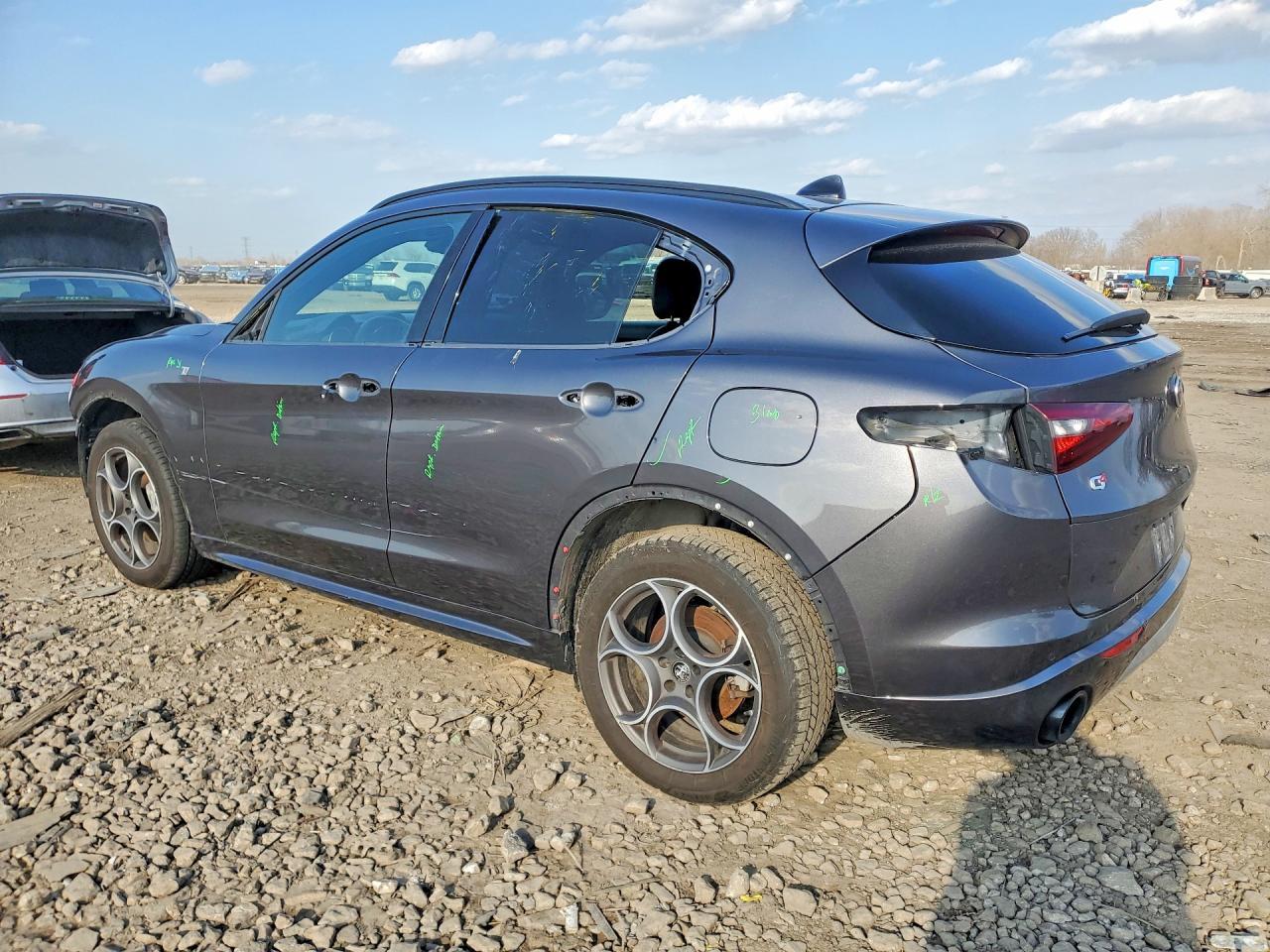2022 Alfa Romeo Stelvio Ti - zdjęcie 2