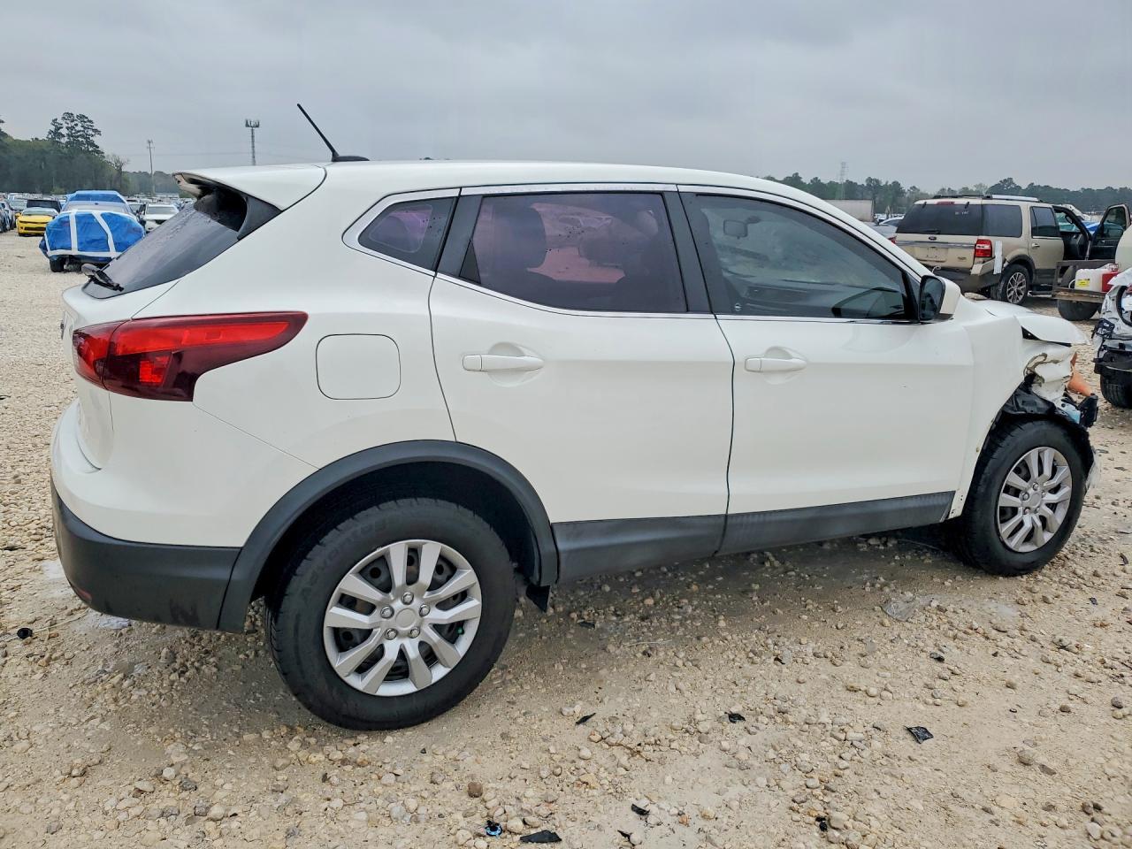 2018 Nissan Rogue Sport S - zdjęcie 3