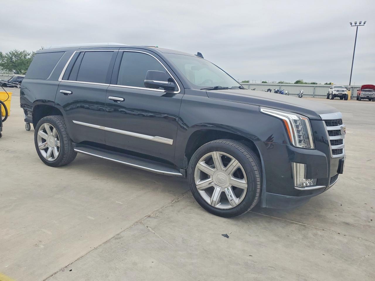 2017 Cadillac Escalade Premium Luxury - zdjęcie 4