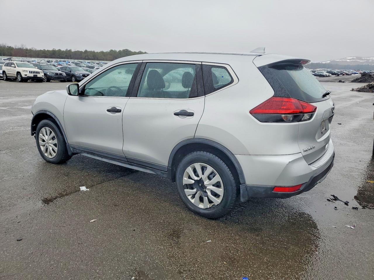 2018 Nissan Rogue S - zdjęcie 2