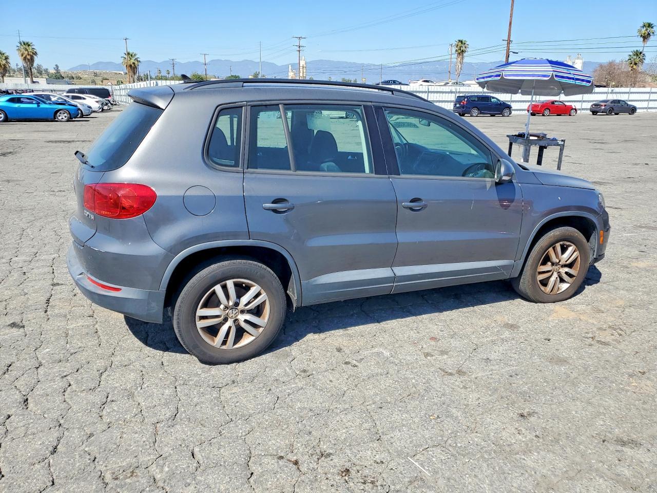 2015 Volkswagen Tiguan S - zdjęcie 3