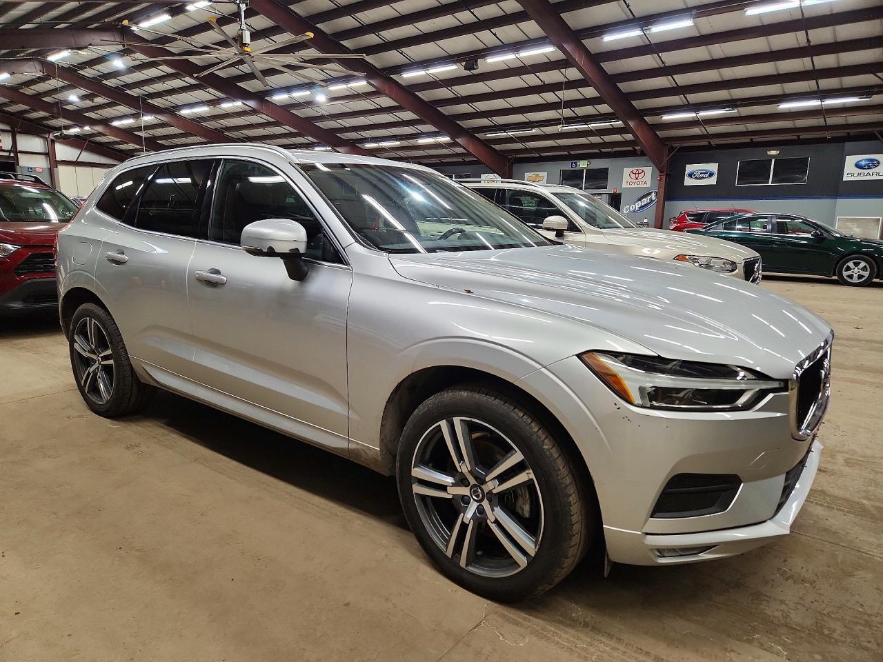 2021 Volvo Xc60 T6 Momentum - zdjęcie 4