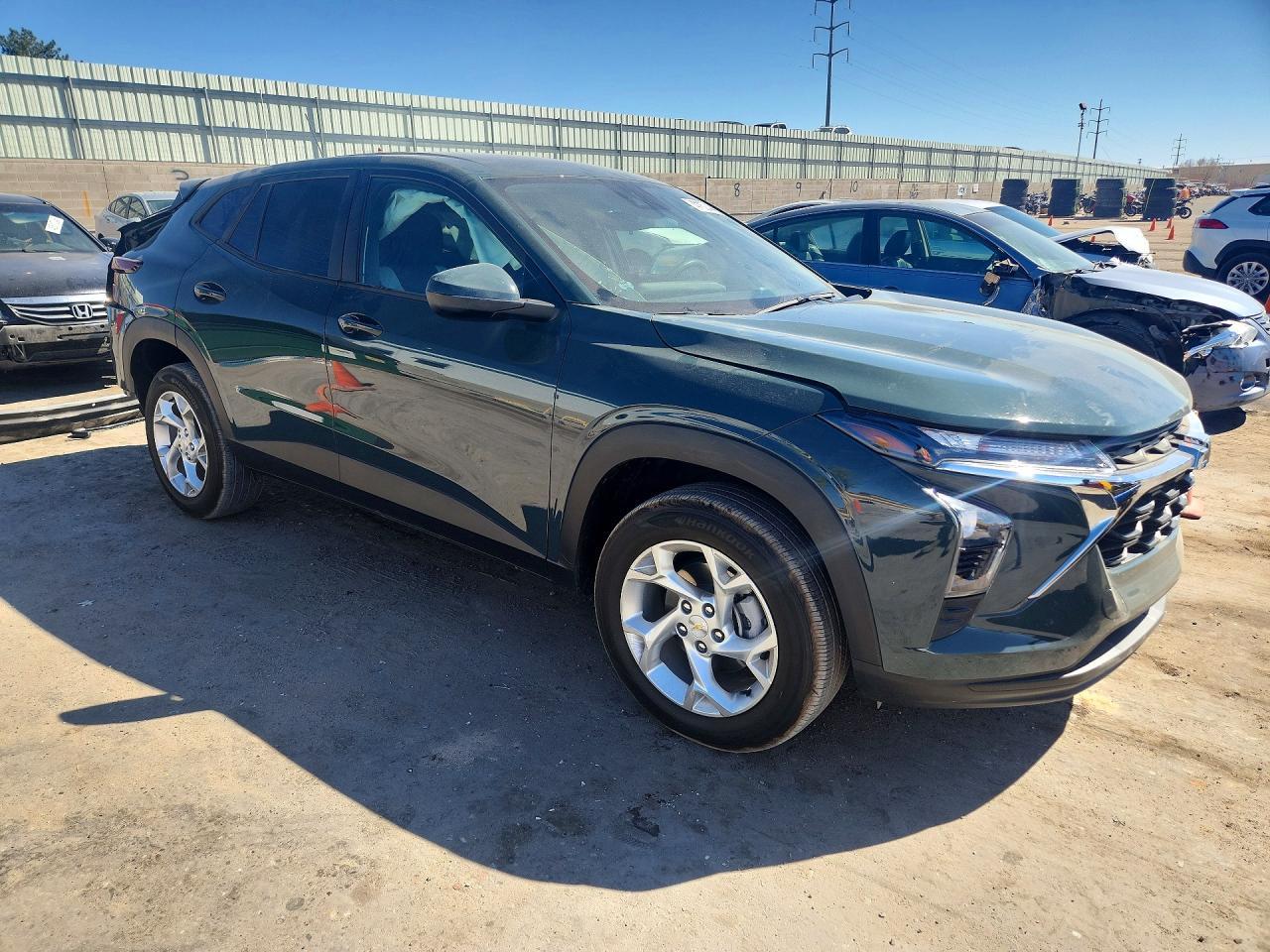 2025 Chevrolet Trax Ls - zdjęcie 4