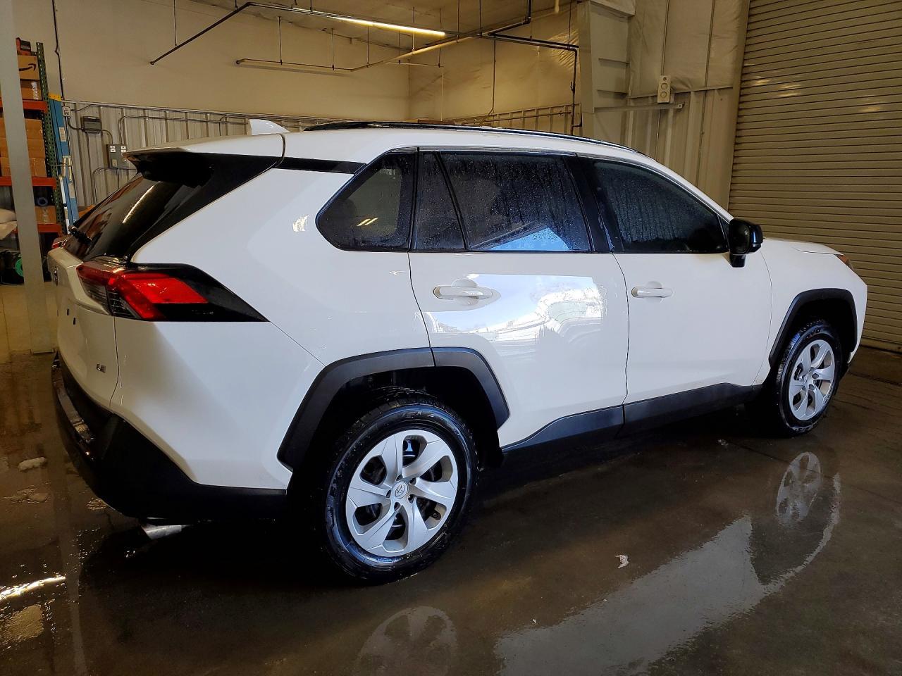 2019 Toyota Rav4 Le - zdjęcie 3