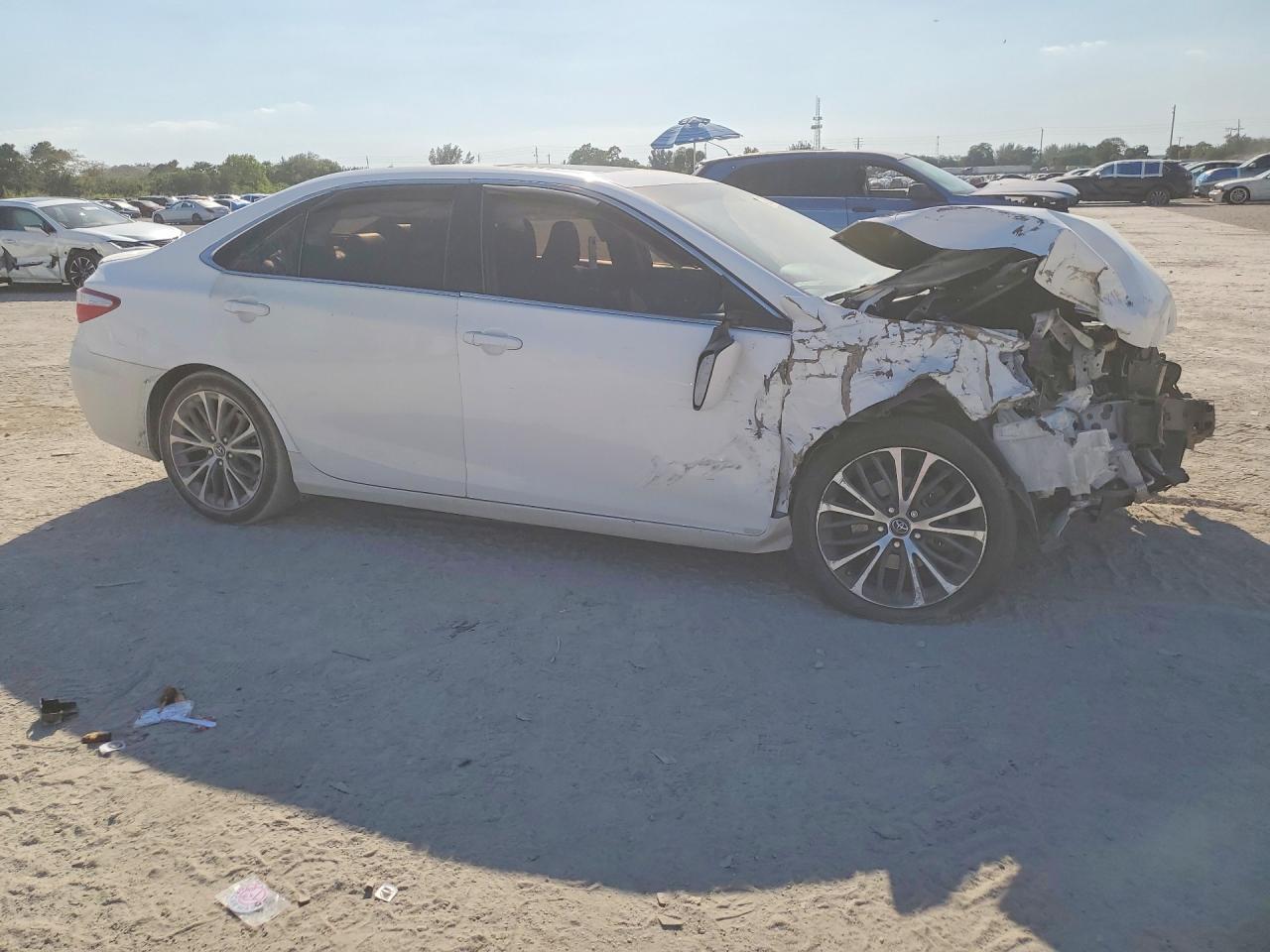 2016 Toyota Camry Se - zdjęcie 4