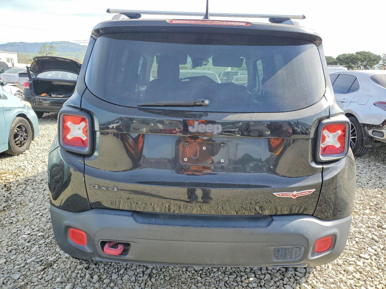 2015 Jeep Renegade Trailhawk - zdjęcie 6
