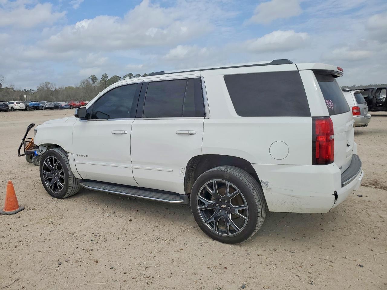 2018 Chevrolet Tahoe C1500 Premier - zdjęcie 2
