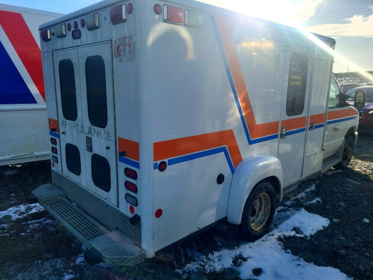 2016 Ford E-350 Ambulance - zdjęcie 3