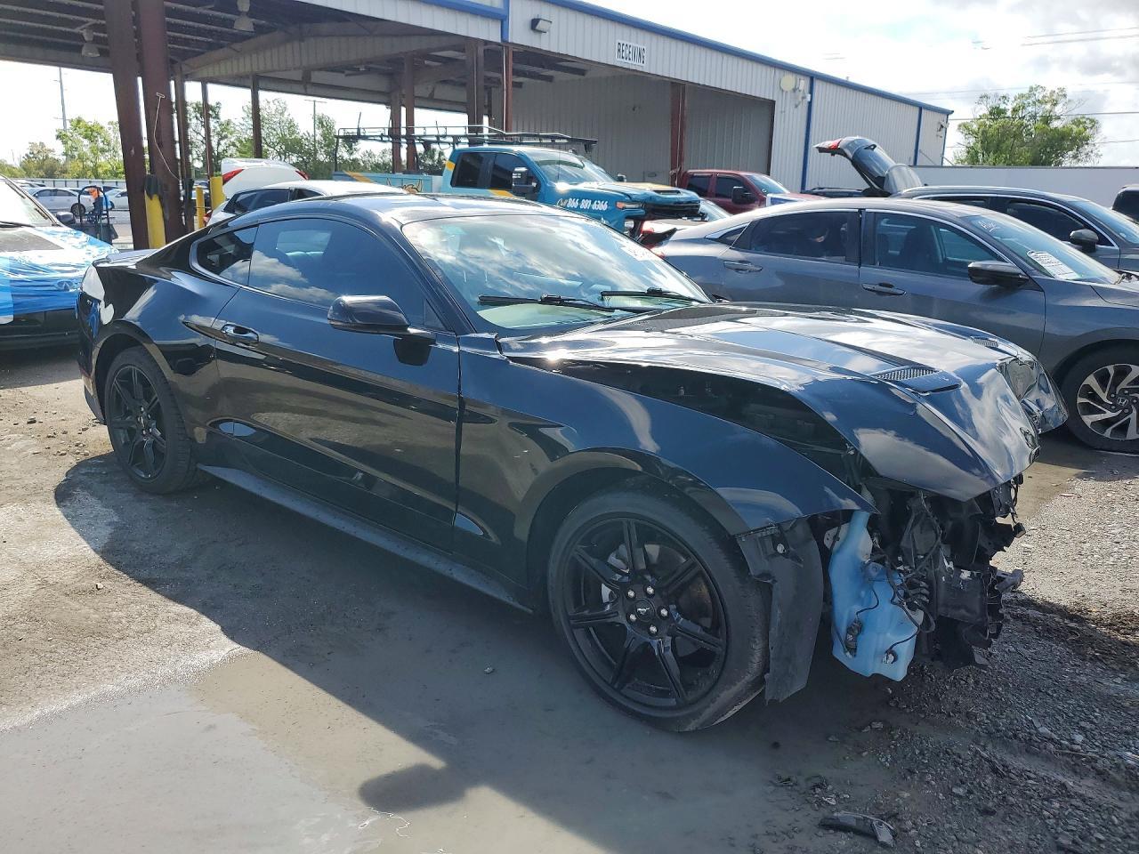 2019 Ford Mustang - zdjęcie 4