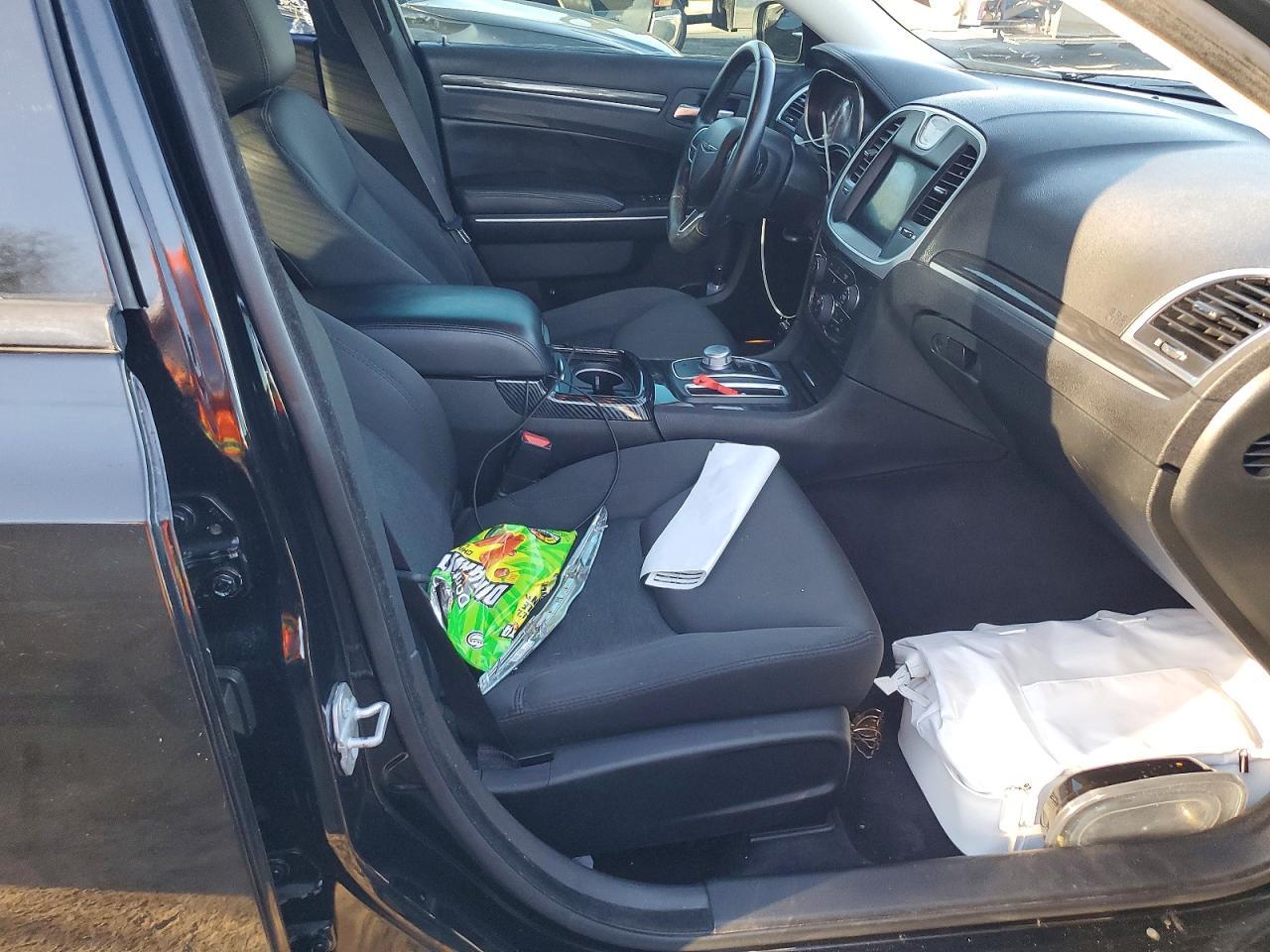 2018 Chrysler 300 Touring - zdjęcie 13