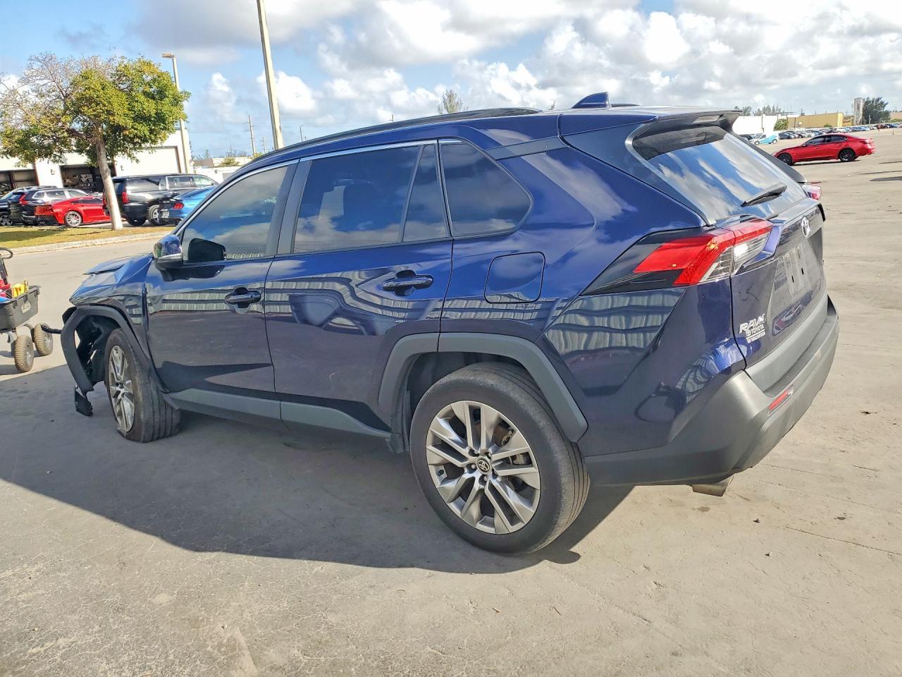 2022 Toyota Rav4 Xle Premium - zdjęcie 2