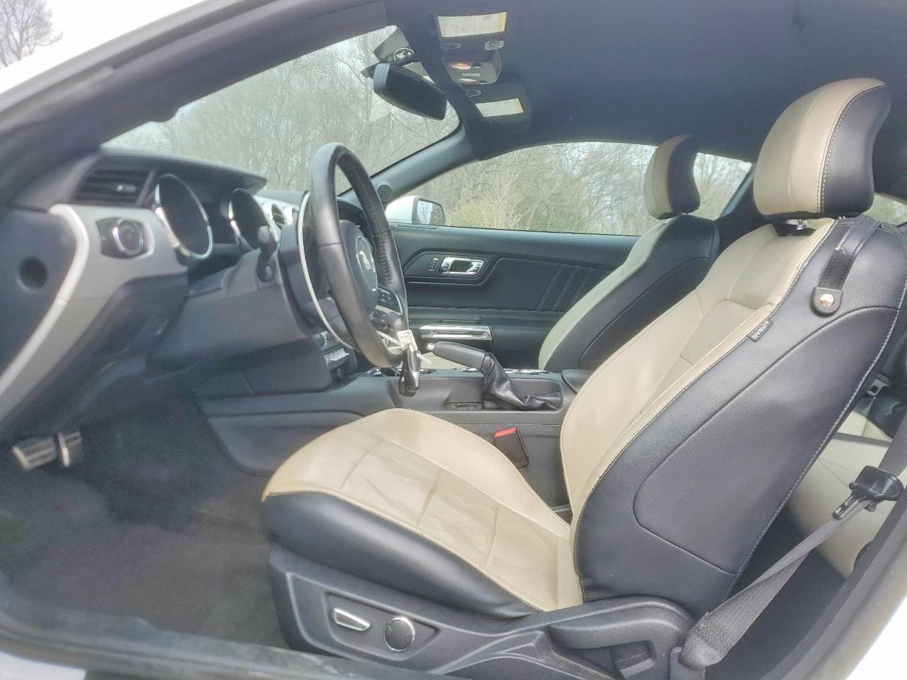 2015 Ford Mustang - zdjęcie 7