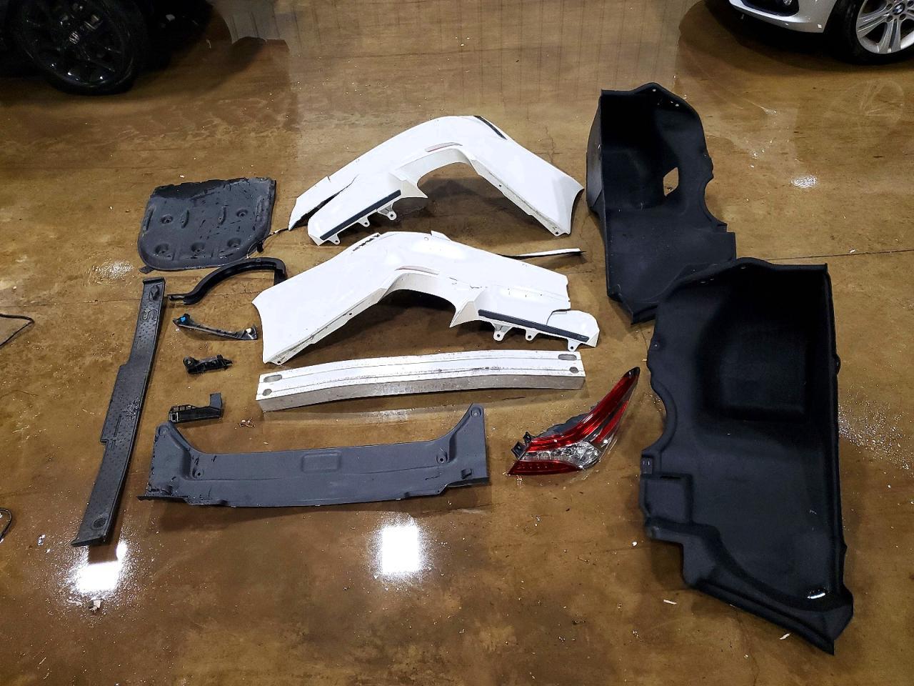 2018 Toyota Camry Xse - zdjęcie 12