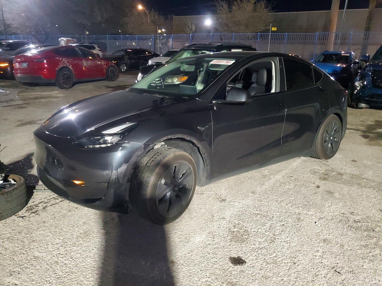 2025 Tesla Model Y - zdjęcie główne