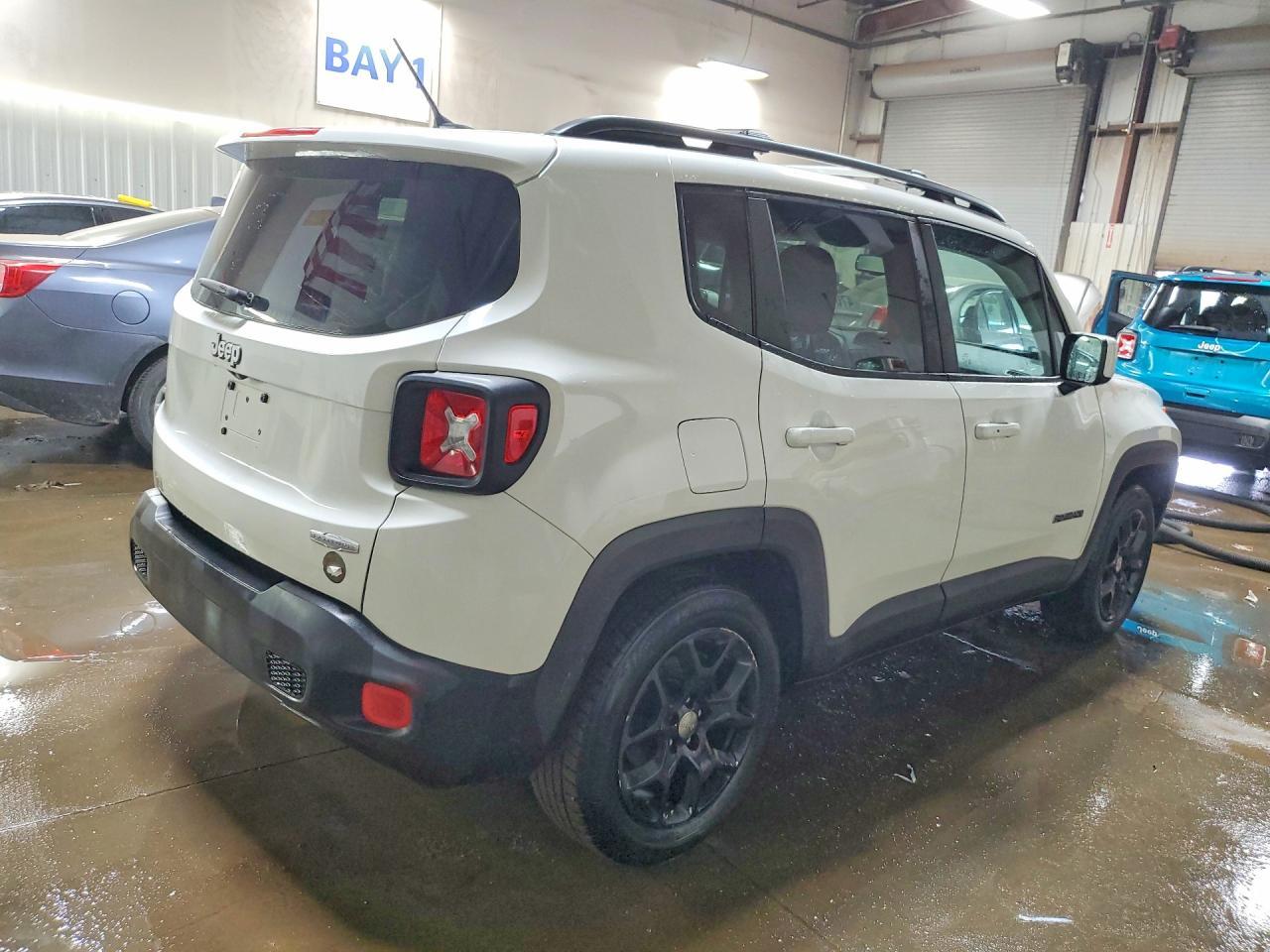 2017 Jeep Renegade Latitude - zdjęcie 3