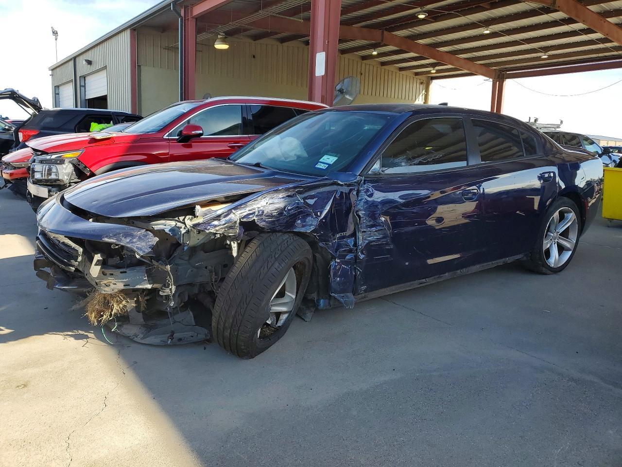 2016 Dodge Charger R - zdjęcie główne