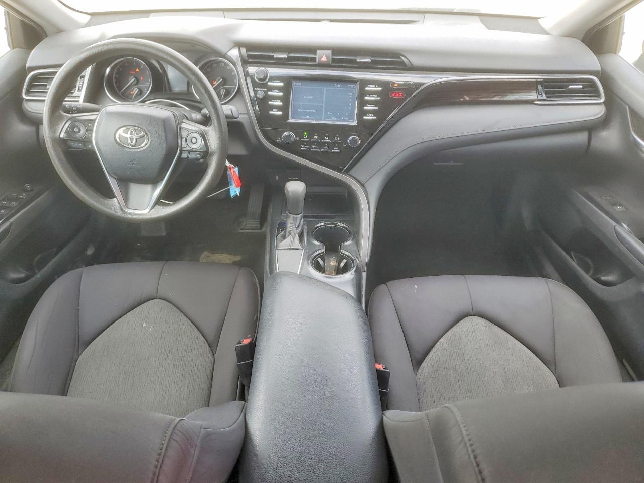 2019 Toyota Camry Le - zdjęcie 8