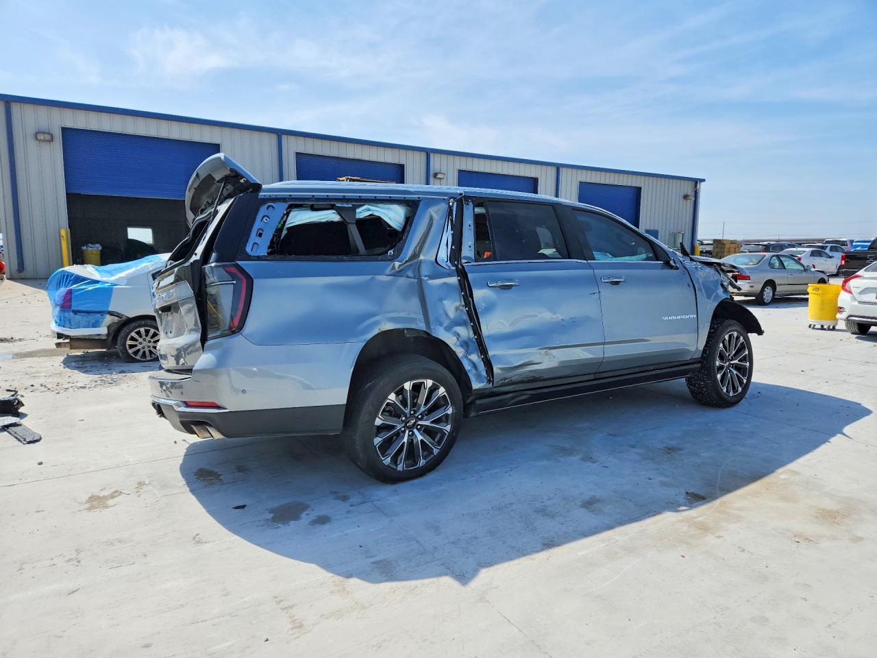 2025 Chevrolet Suburban K1500 High Country - zdjęcie 3