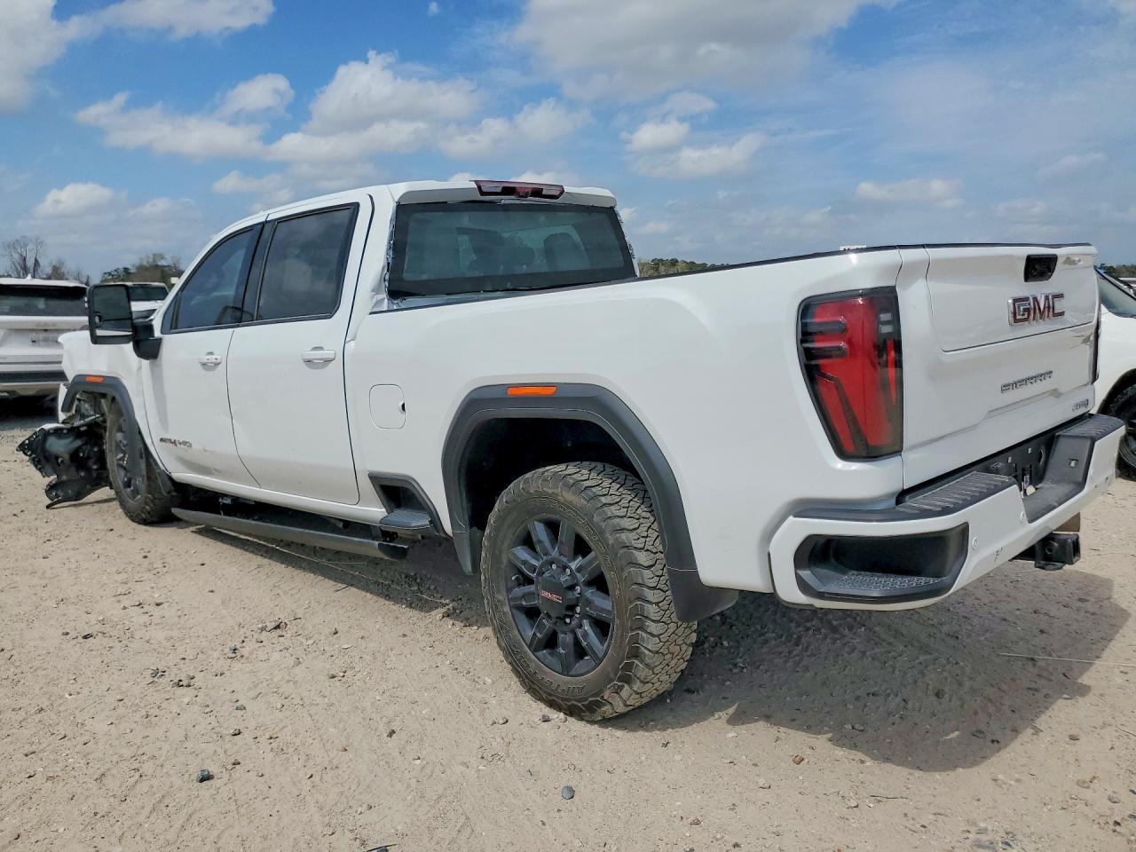 2024 GMC Sierra K2500 At4 - zdjęcie 2