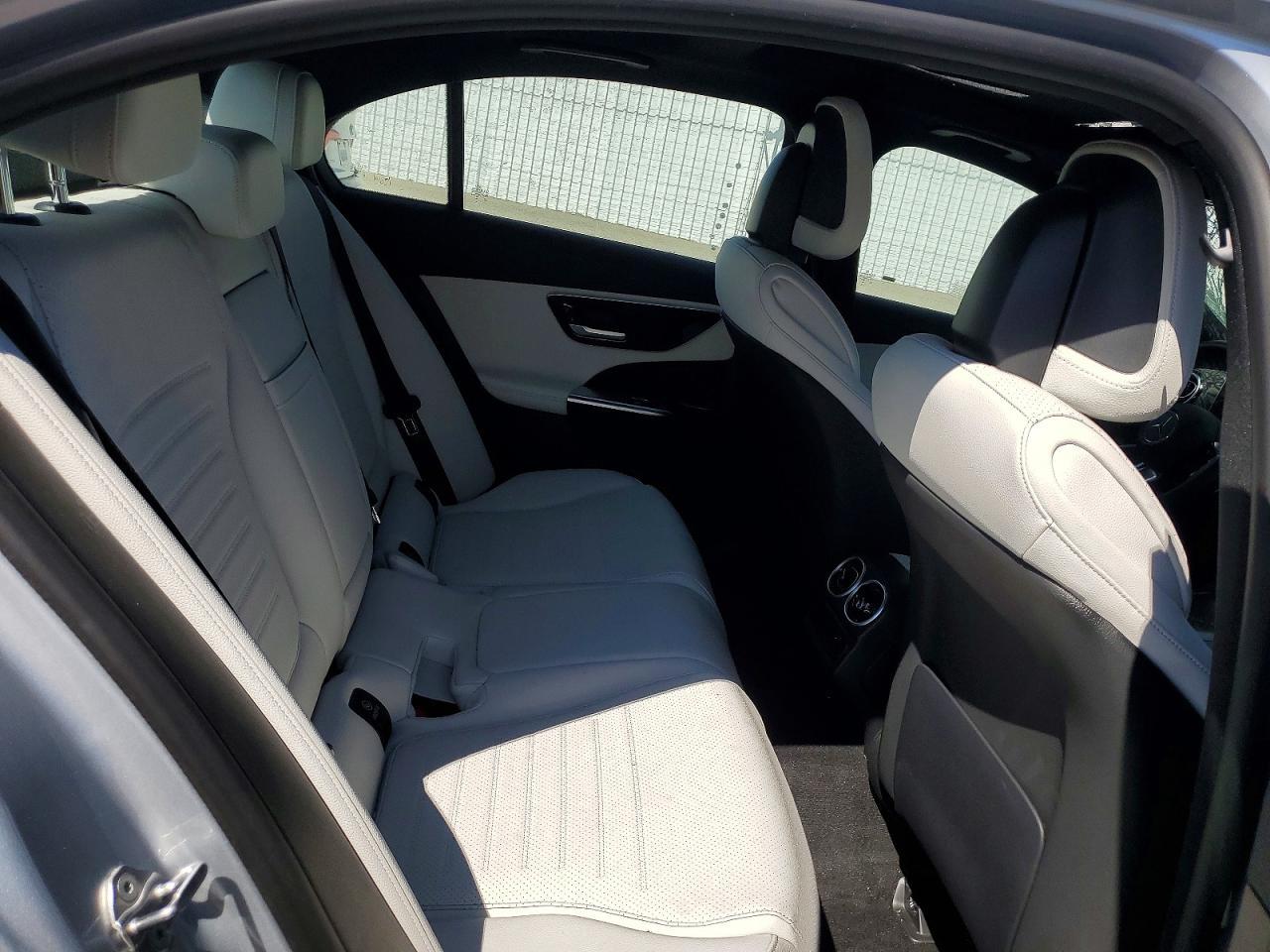2023 Mercedes-Benz C 300 - zdjęcie 10