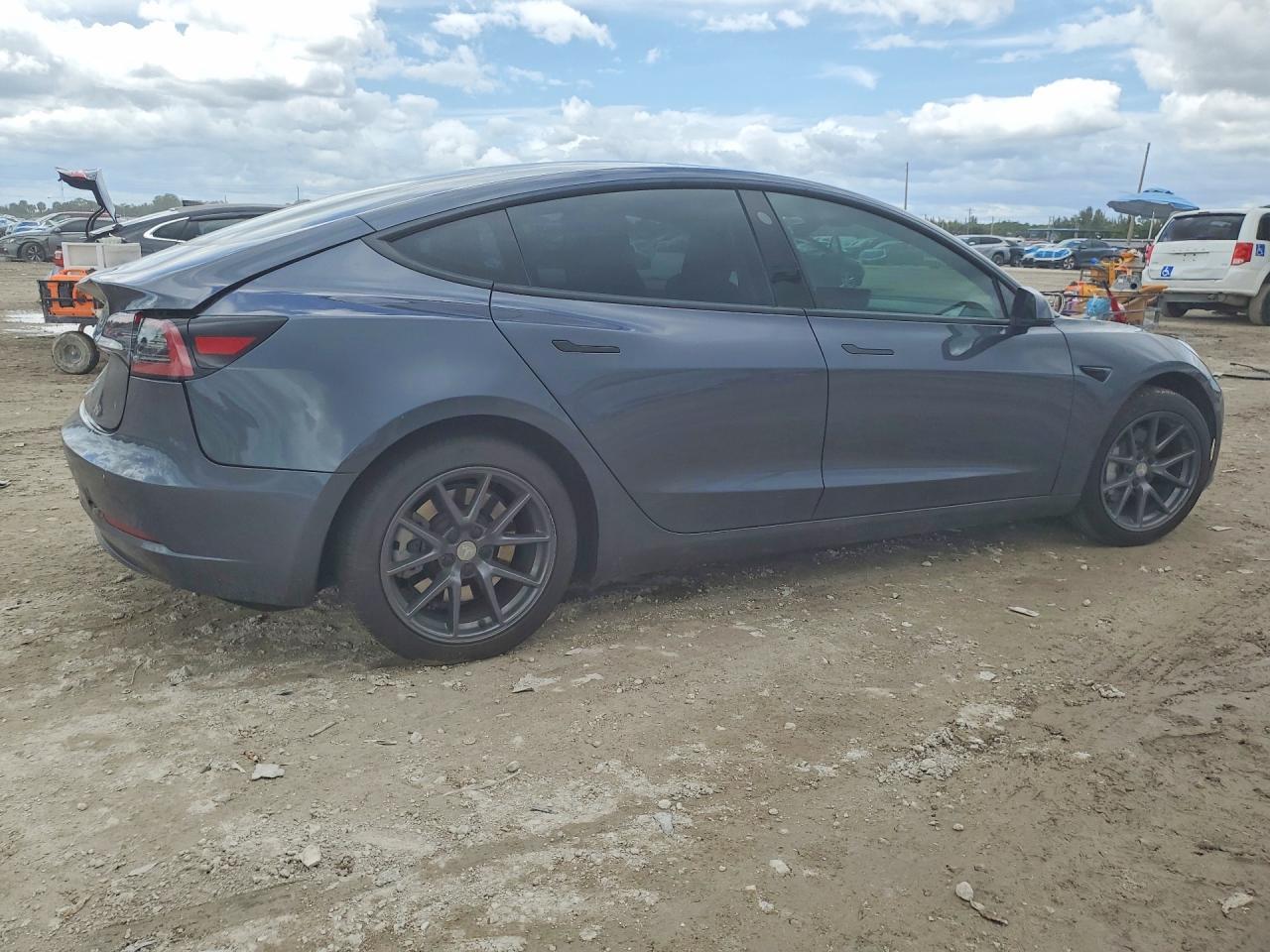 2023 Tesla Model 3 - zdjęcie 3