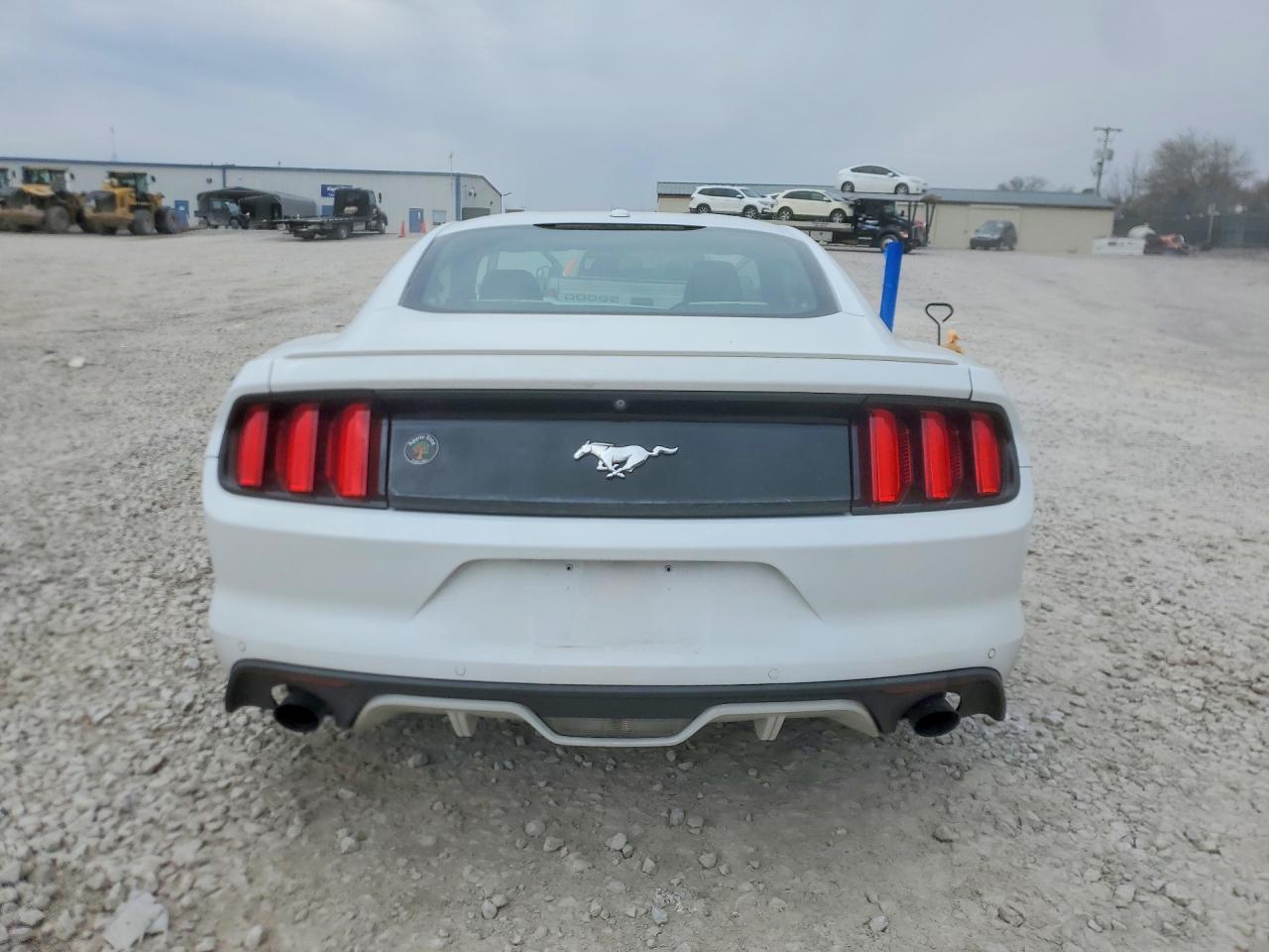 2015 Ford Mustang - zdjęcie 6