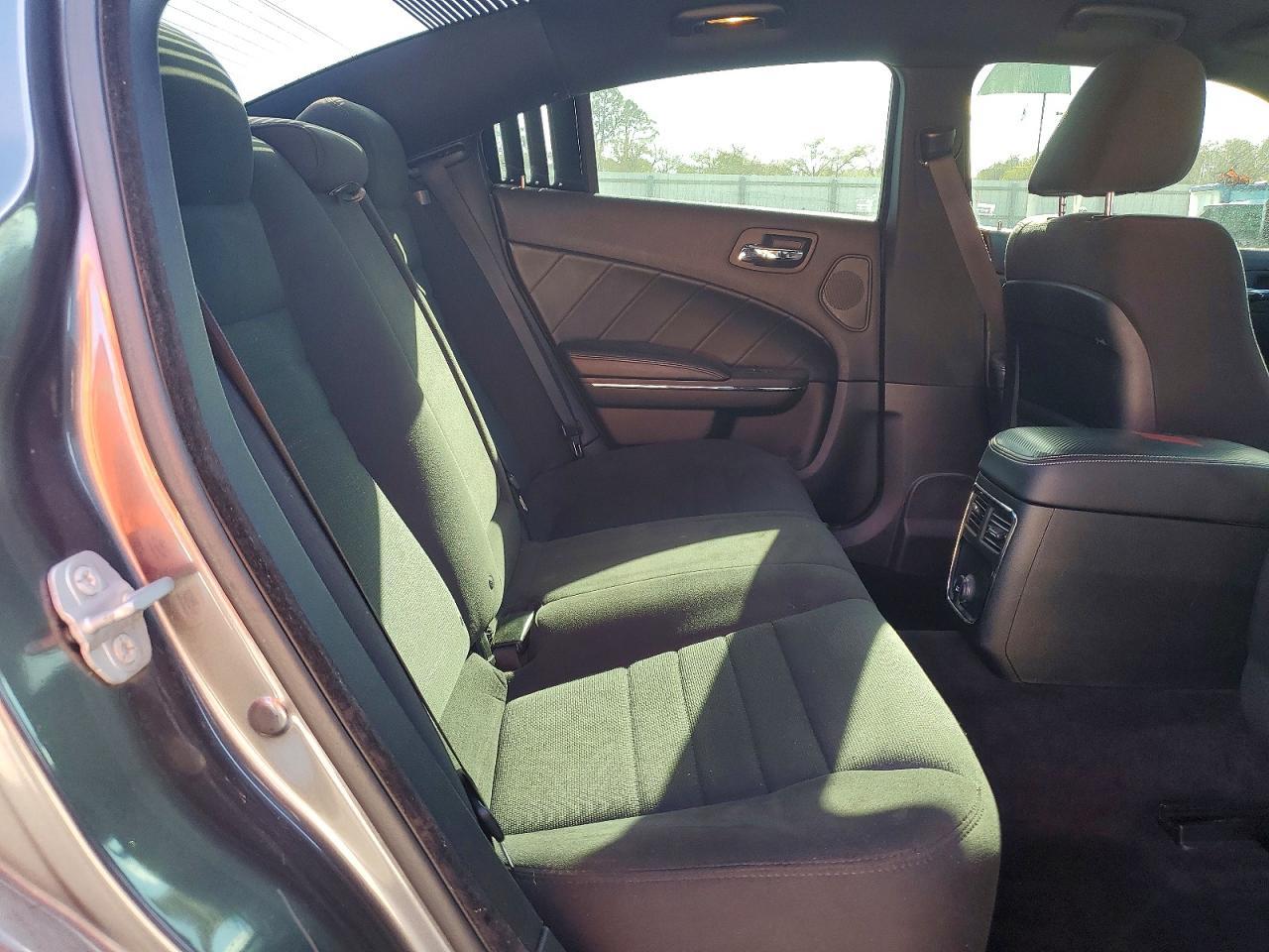 2014 Dodge Charger R - zdjęcie 10