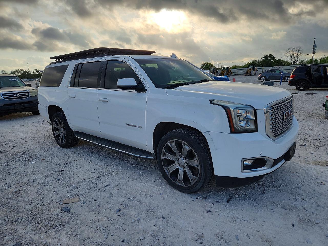 2016 GMC Yukon Xl C1500 Slt - zdjęcie 4