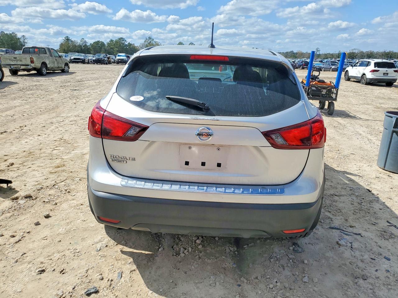 2017 Nissan Rogue Sport S - zdjęcie 6