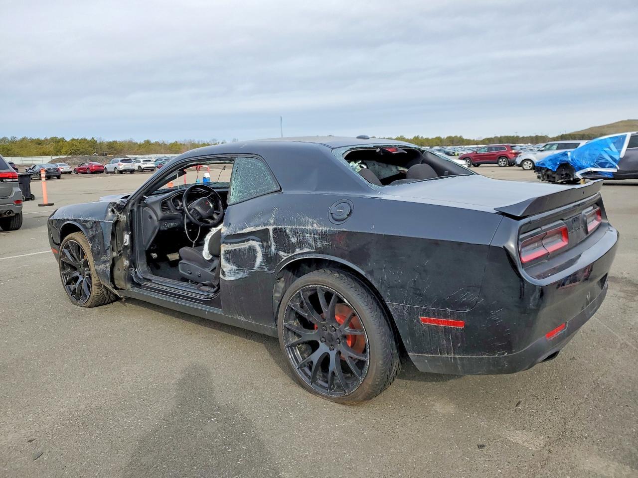 2022 Dodge Challenger Sxt - zdjęcie 2