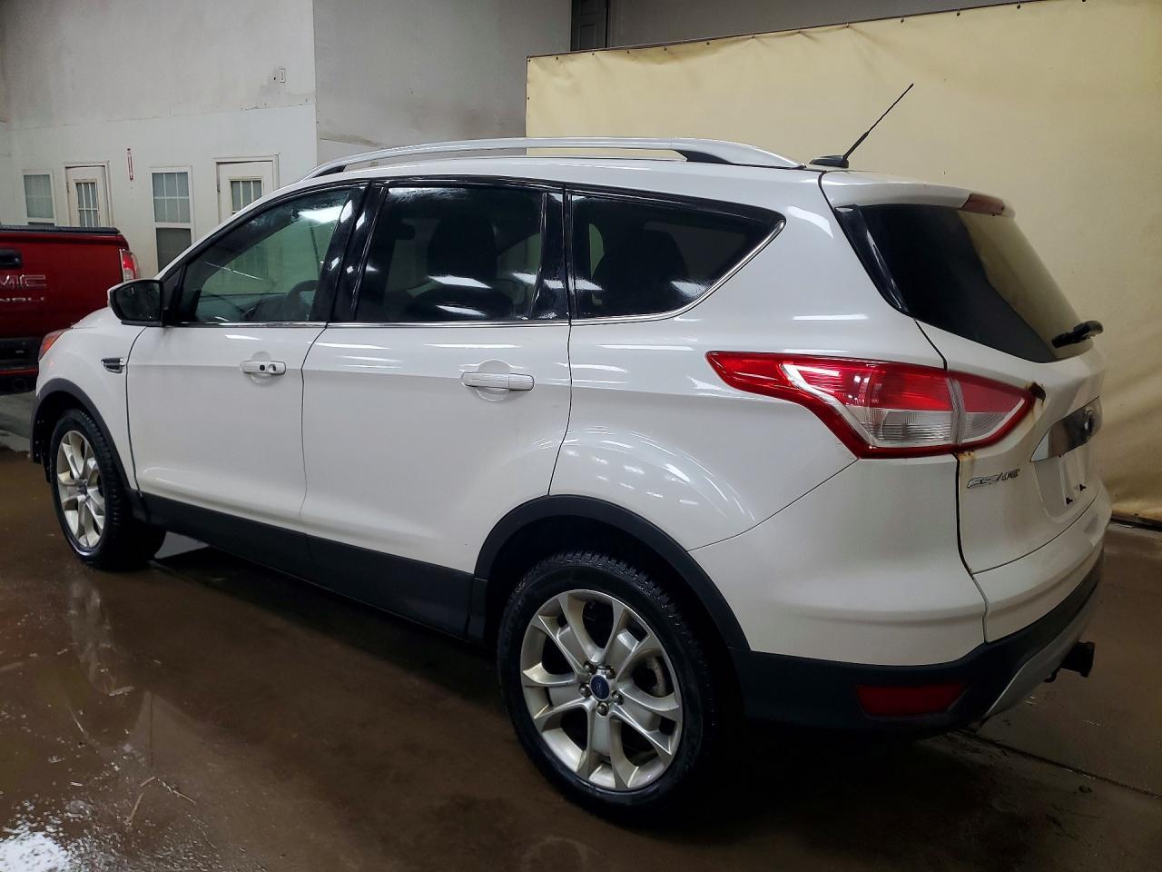 2016 Ford Escape Titanium - zdjęcie 2