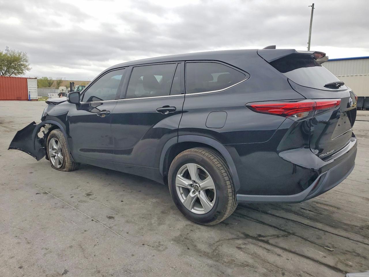 2022 Toyota Highlander L - zdjęcie 2
