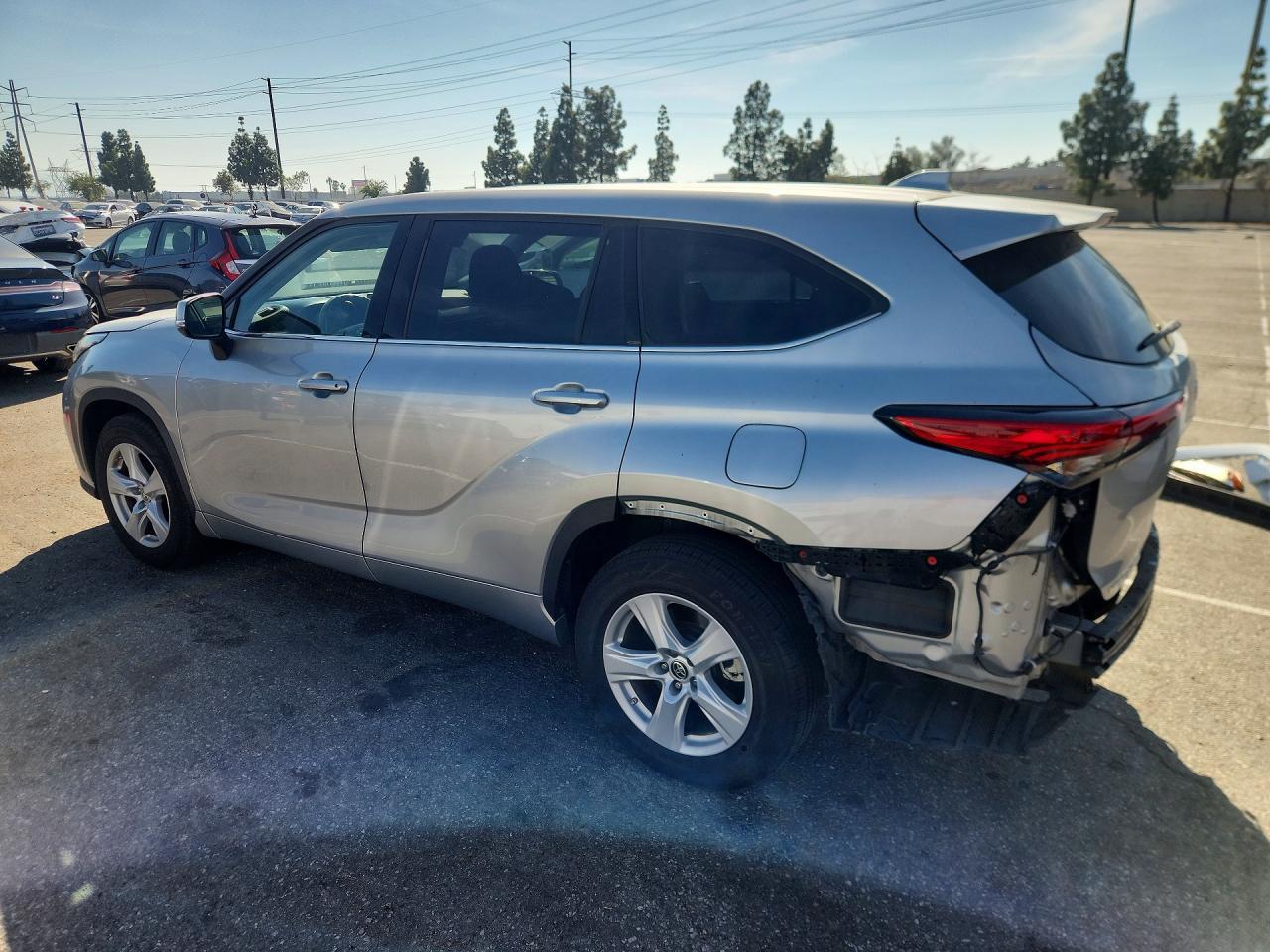 2020 Toyota Highlander L - zdjęcie 2