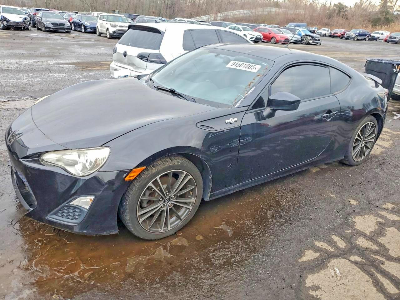 2013 Toyota Scion - zdjęcie główne