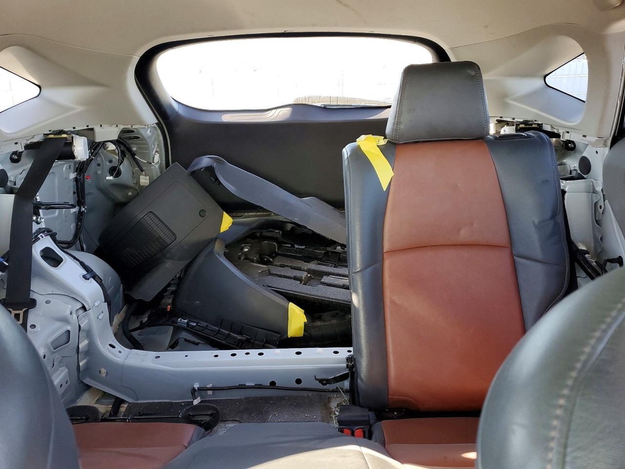 2022 Toyota Venza Le - zdjęcie 10