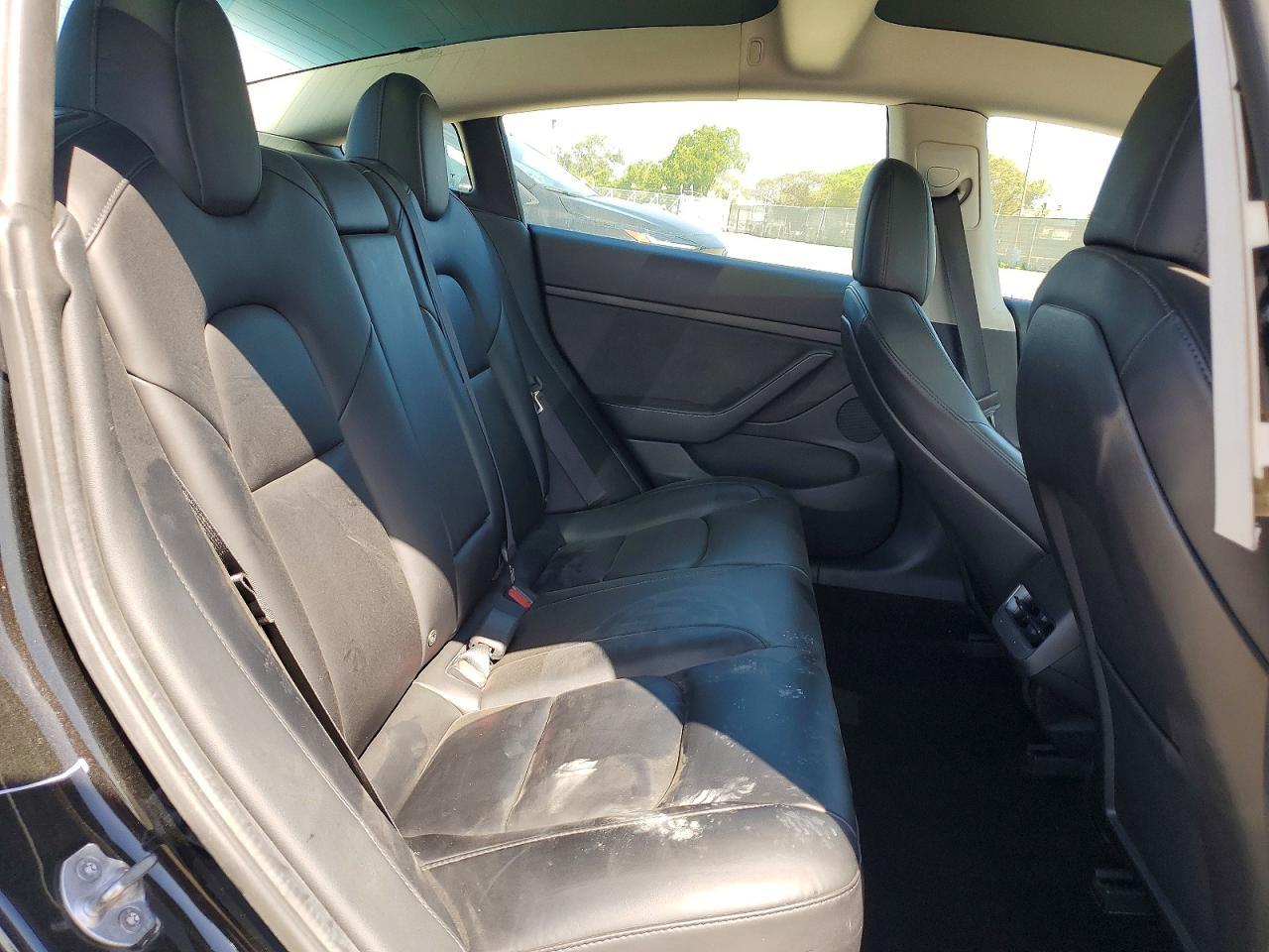 2021 Tesla Model 3 - zdjęcie 10