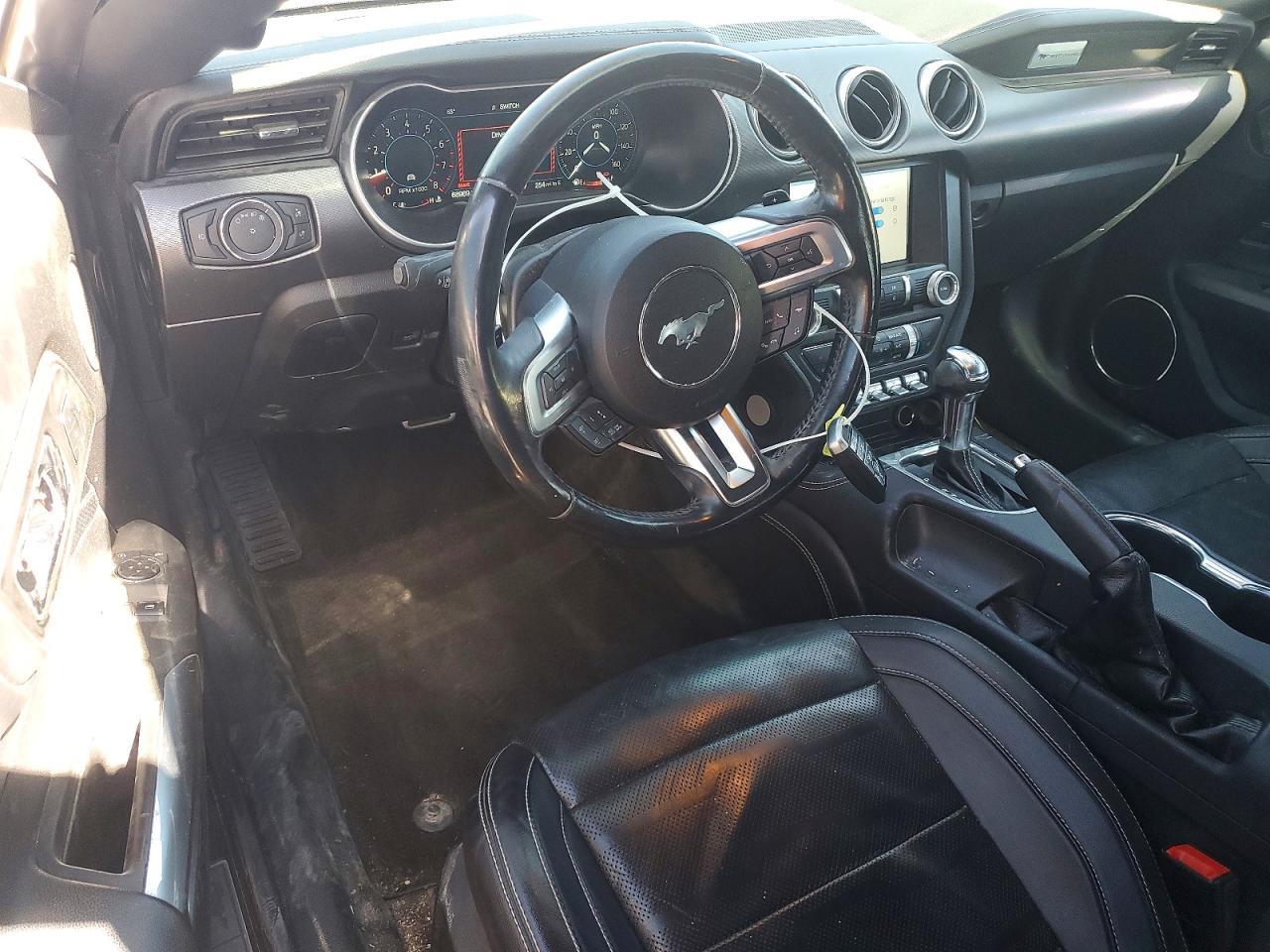 2019 Ford Mustang - zdjęcie 8