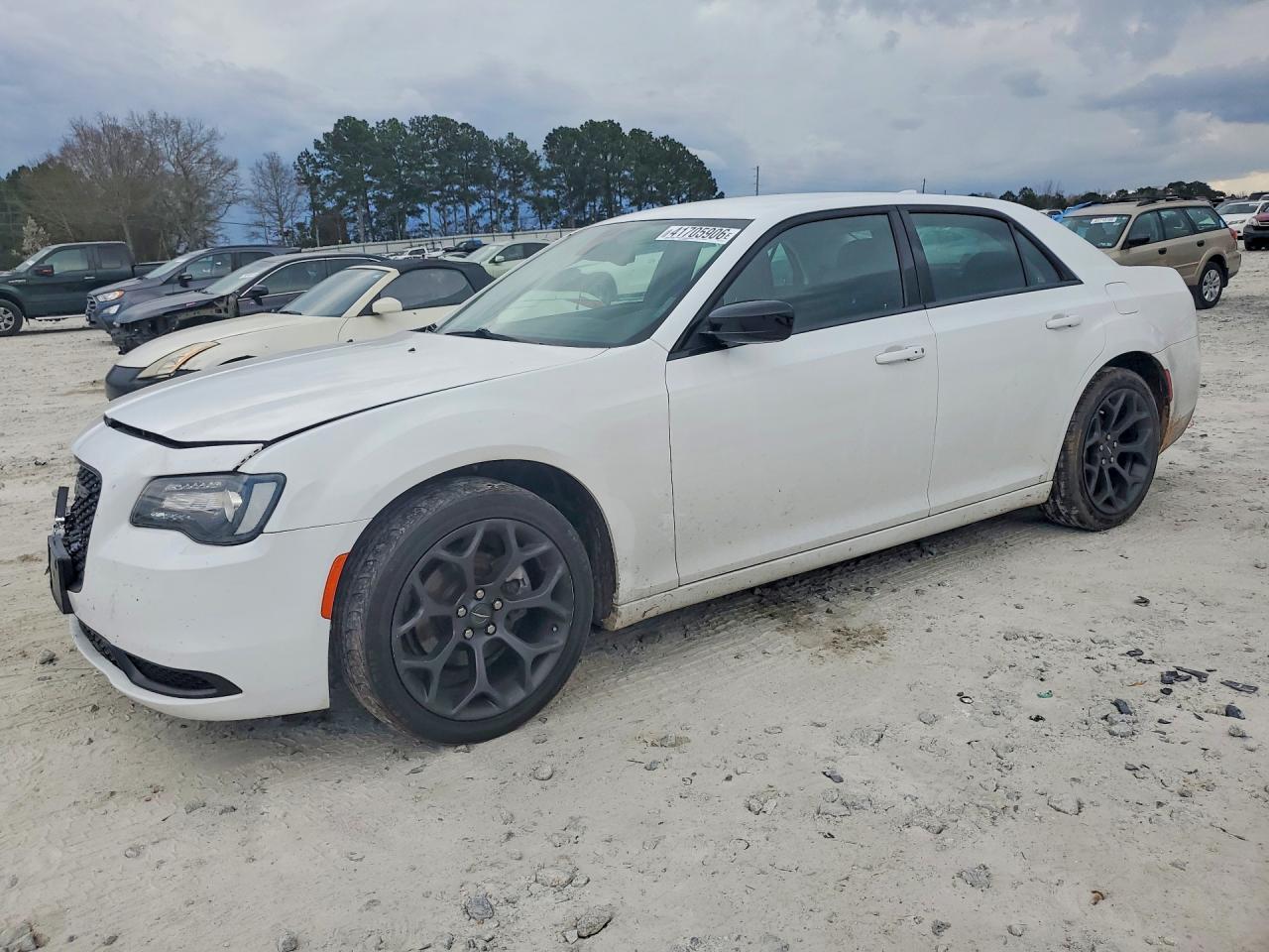 2019 Chrysler 300 Touring - zdjęcie główne