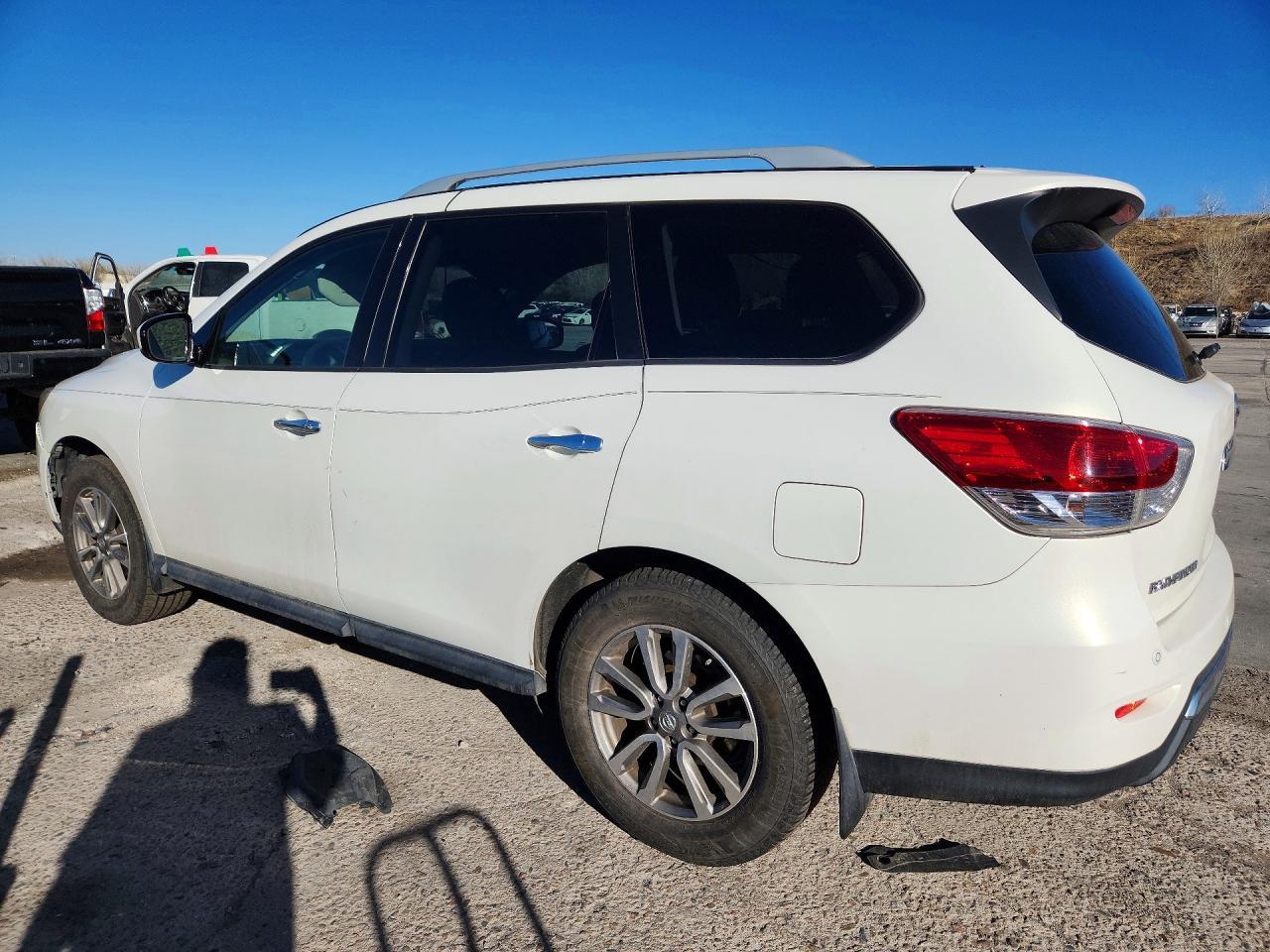 2014 Nissan Pathfinder Sv - zdjęcie 2