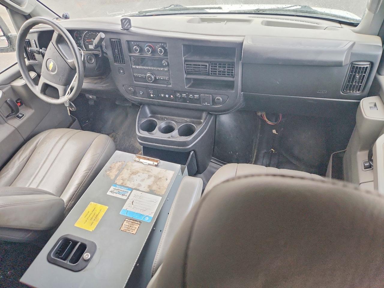 2017 Chevrolet Express G2500 - zdjęcie 8
