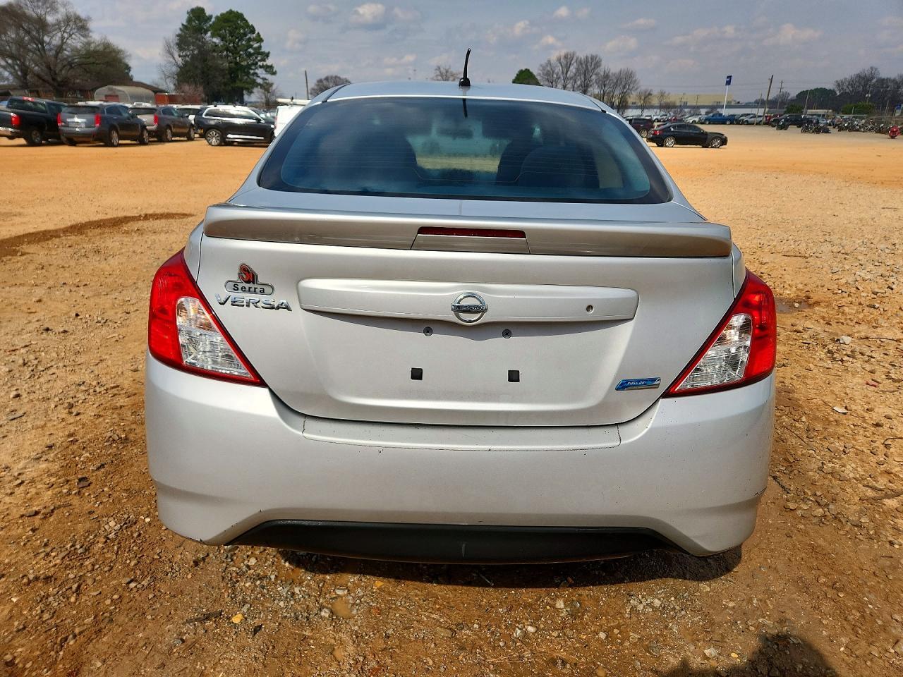 2015 Nissan Versa 1.6 S Plus - zdjęcie 6