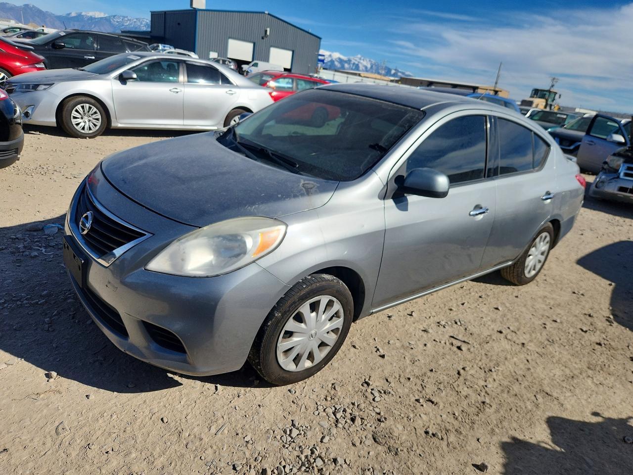 2014 Nissan Versa 1.6 S - zdjęcie główne