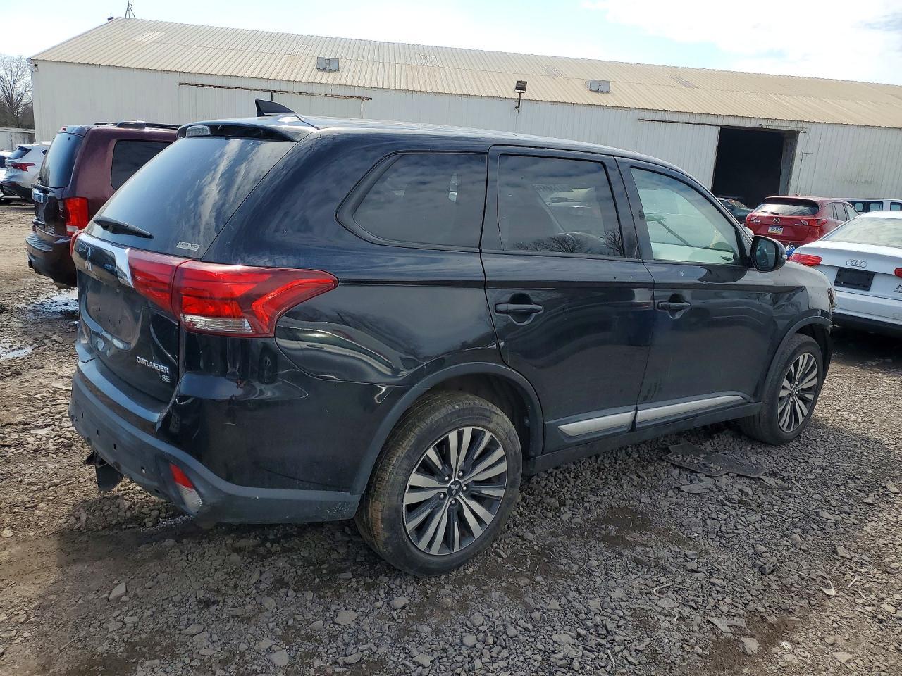 2019 Mitsubishi Outlander Se - zdjęcie 3