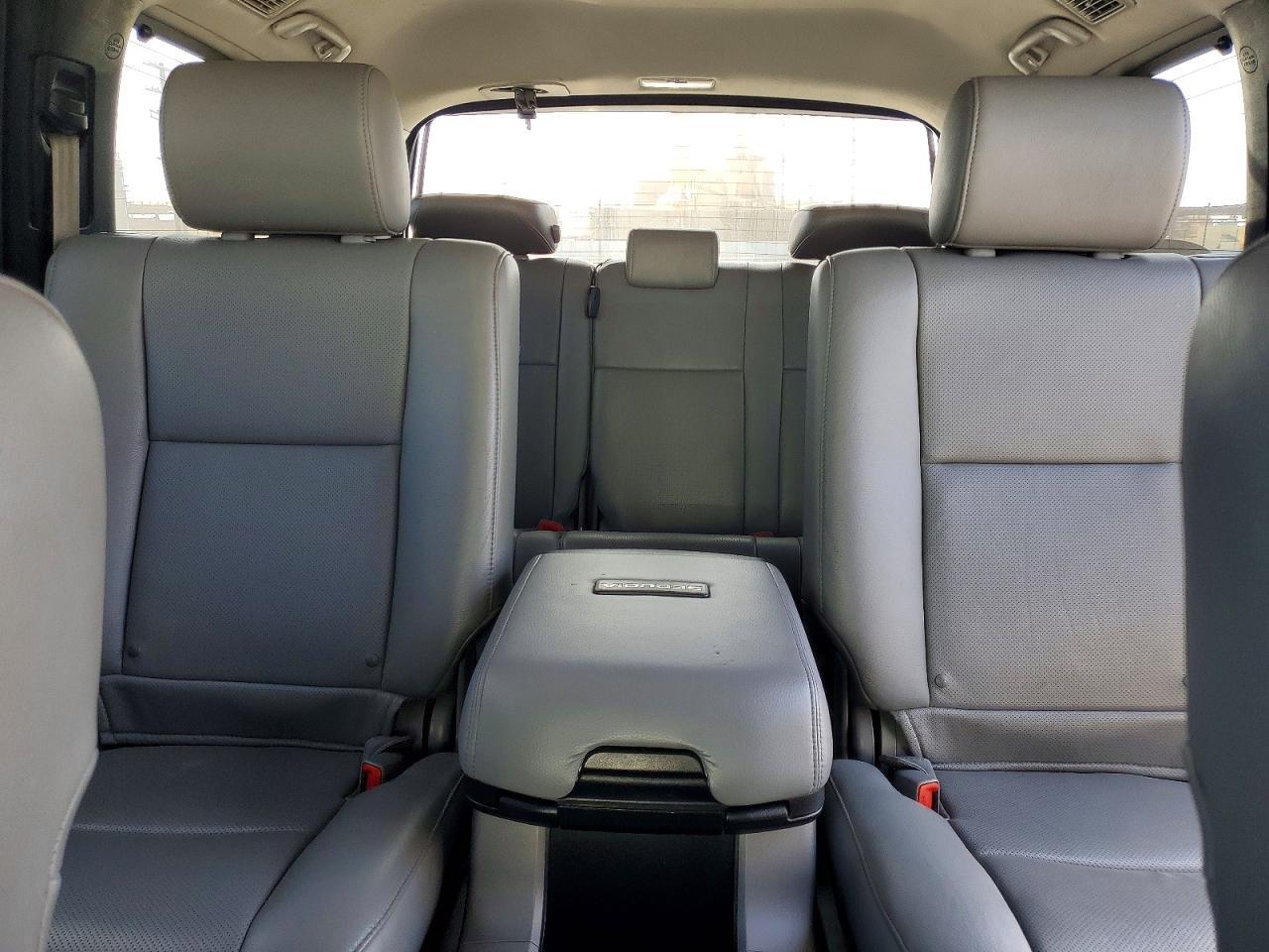 2013 Toyota Sequoia Platinum - zdjęcie 10