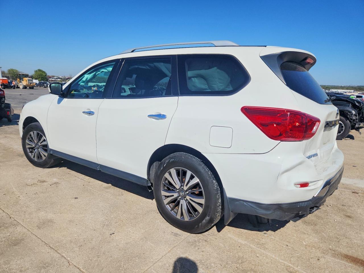 2017 Nissan Pathfinder S - zdjęcie 2